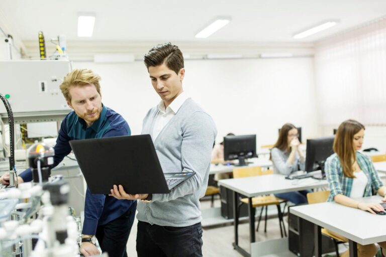 The Difference Between Technical Education and Traditional Degrees A Friendly Guide for Curious Minds
